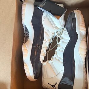 Air Jordan 11 “Neapolitan”